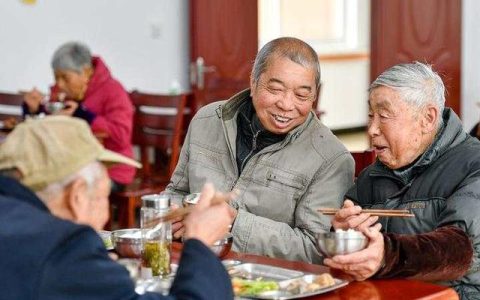 人民日報點(diǎn)贊寧波：農(nóng)村里養(yǎng)老 越來越安心（寧波農(nóng)村養(yǎng)老保險）